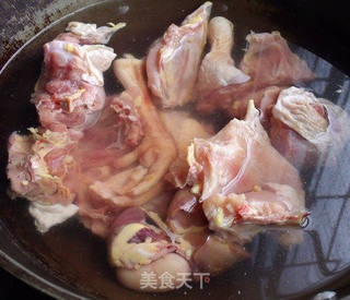 墨鱼鸡子汤的做法步骤:6