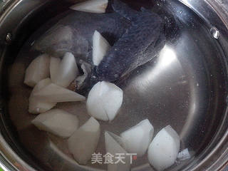 竹荪炖玉竹乌鸡汤的做法步骤:3