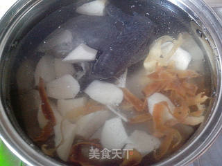竹荪炖玉竹乌鸡汤的做法步骤:5