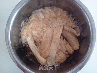 竹荪炖玉竹乌鸡汤的做法步骤:8