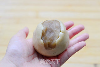 私家配方大公开——广式莲蓉蛋黄月饼的做法步骤:11