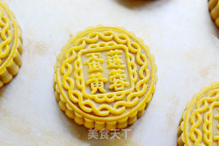 私家配方大公开——广式莲蓉蛋黄月饼的做法步骤:21