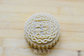 私家配方大公开——广式莲蓉蛋黄月饼的做法步骤:19