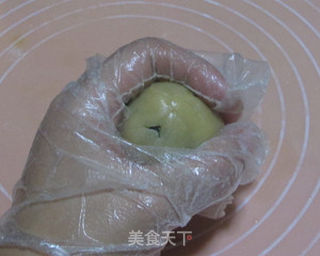 果仁芝麻陷月饼的做法步骤:6