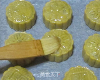 果仁芝麻陷月饼的做法步骤:11