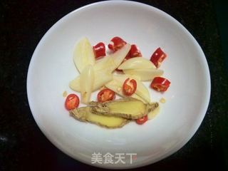 苦瓜胡萝卜炒肉片的做法步骤:2