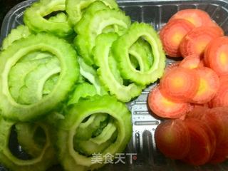 苦瓜胡萝卜炒肉片的做法步骤:3