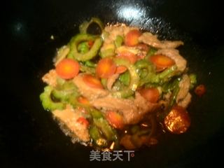苦瓜胡萝卜炒肉片的做法步骤:9