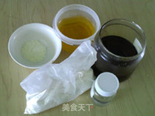 莲蓉蛋黄月饼的做法步骤：1