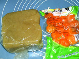 莲蓉蛋黄月饼的做法步骤：4