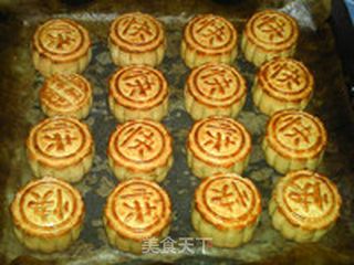 莲蓉蛋黄月饼的做法步骤:18