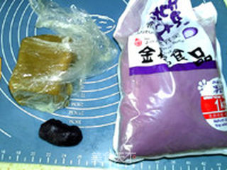 紫心莲蓉月饼的做法步骤:2