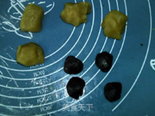 紫心莲蓉月饼的做法步骤：7