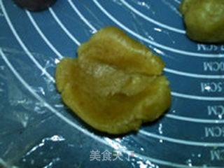 紫心莲蓉月饼的做法步骤:8