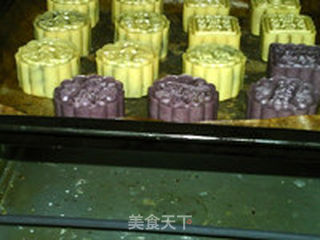 紫心莲蓉月饼的做法步骤：19