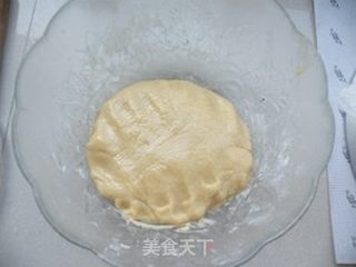 经典月饼--蛋黄豆沙月饼的做法步骤:4