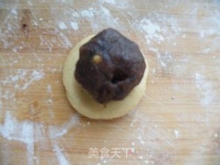 经典月饼--蛋黄豆沙月饼的做法步骤:8