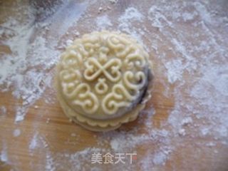 经典月饼--蛋黄豆沙月饼的做法步骤：11