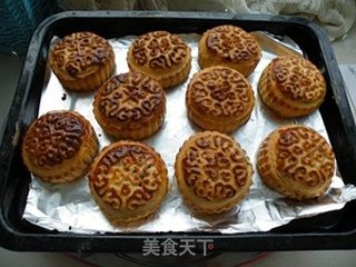 经典月饼--蛋黄豆沙月饼的做法步骤：14