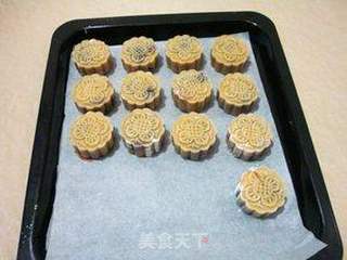 练练手做月饼——玫瑰豆沙月饼的做法步骤:8