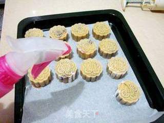练练手做月饼——玫瑰豆沙月饼的做法步骤:9