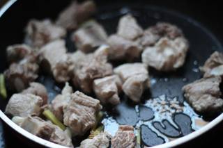 土豆焖排骨的做法步骤:4