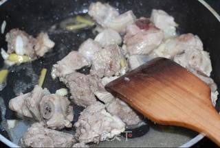 土豆焖排骨的做法步骤:5