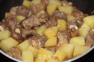 土豆焖排骨的做法步骤:7