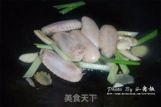 红烧鸡翅的做法步骤:3