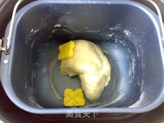 蜜汁叉烧堡的做法步骤:2