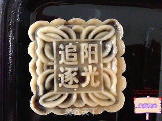 让健康更近一步——豆沙固元月饼的做法步骤:5
