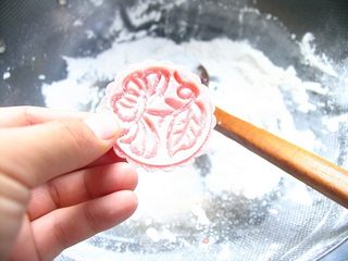 祝大家中秋快乐——玉米马蹄冰皮月饼的做法步骤：12