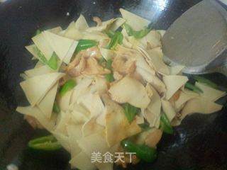 尖椒炒干豆腐的做法步骤：7