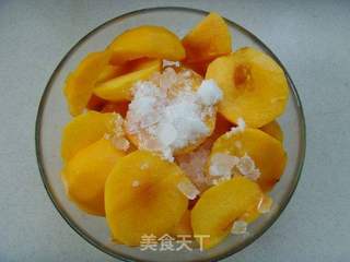最有治愈系的甜品---糖水黄桃的做法步骤:2