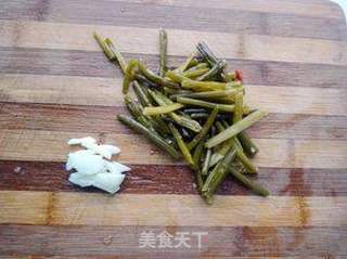 咸蒜苔炒黄瓜的做法步骤:2