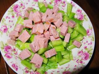 黄瓜拌午餐肉的做法步骤:6