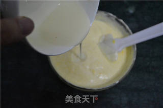 简单DIY像西点店般的甜点——【黄桃慕斯杯】的做法步骤:9