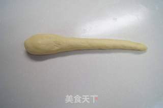 梳着小辫儿的香肠面包卷的做法步骤:2