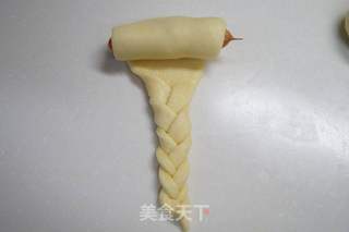 梳着小辫儿的香肠面包卷的做法步骤:5