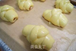 梳着小辫儿的香肠面包卷的做法步骤:7