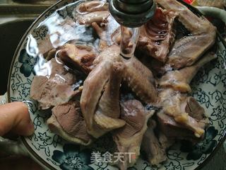 【茶树菇炖鸽子】的做法步骤:5