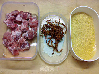 小米虫草排骨粥的做法步骤：1