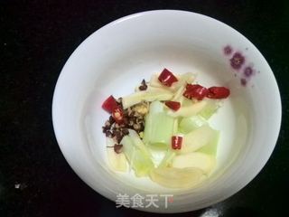 炝炒手撕包菜的做法步骤:2
