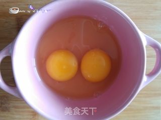 鲫鱼汤蒸鸡蛋羹的做法步骤:2