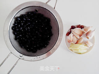 黑豆炖猪手 【秋季好滋补】的做法步骤:5