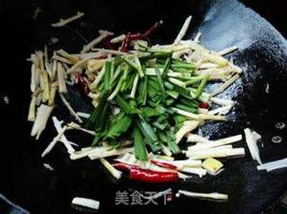 韭菜炒野笋的做法步骤:5