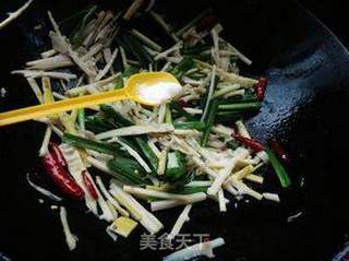 韭菜炒野笋的做法步骤:6
