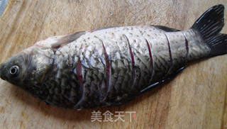清炖鲫鱼汤的做法步骤:2