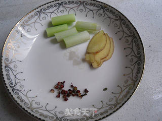 清炖鲫鱼汤的做法步骤:3