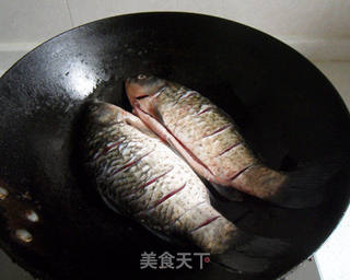 清炖鲫鱼汤的做法步骤:4